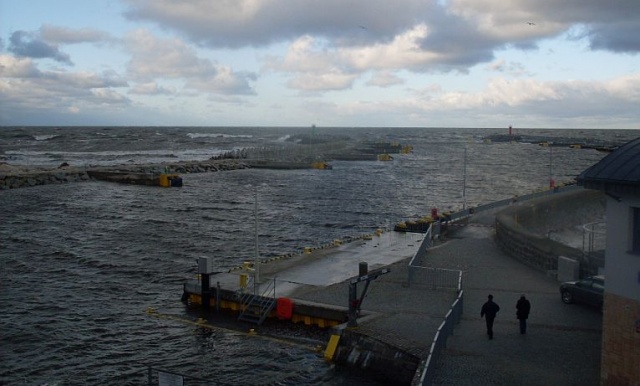 Woda zalała plażę w Kołobrzegu. Fot. Mariusz Wolański [Radio Szczecin] Wiatr słabnie, przyszła cofka. Nie ma zagrożenia powodzią [ZDJĘCIA, WIDEO, NOWE]