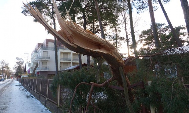 Gmina Dziwnów. Fot. Sławomir Orlik [Radio Szczecin] Wiatr słabnie, przyszła cofka. Nie ma zagrożenia powodzią [ZDJĘCIA, WIDEO, NOWE]