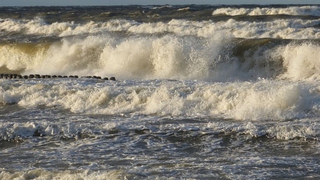 Gmina Dziwnów. Fot. Sławomir Orlik [Radio Szczecin] Wiatr słabnie, przyszła cofka. Nie ma zagrożenia powodzią [ZDJĘCIA, WIDEO, NOWE]