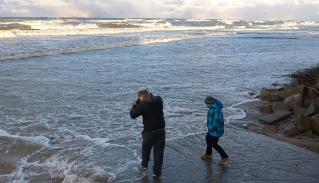 Gmina Dziwnów. Fot. Sławomir Orlik [Radio Szczecin] Wiatr słabnie, przyszła cofka. Nie ma zagrożenia powodzią [ZDJĘCIA, WIDEO, NOWE]