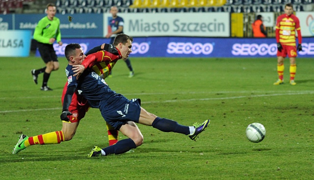 Piłkarze Pogoni zremisowali 1:1 z Jagiellonią Białystok w 20. kolejce piłkarskiej ekstraklasy. To ostatni w tym roku meczu Portowców w Szczecinie. Fot. Łukasz Szełemej [Radio Szczecin] Passa bez wygranej trwa. Remis z Jagą na pożegnanie Ediego [WIDEO, ZDJĘCIA, RELACJA]