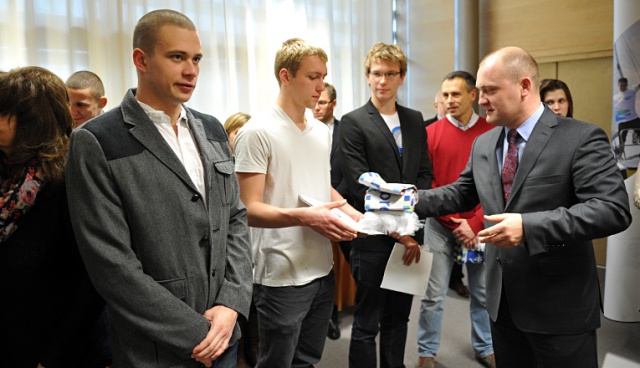 Fot. Łukasz Szełemej [Radio Szczecin] Prezydent wyróżnił najlepszych młodych sportowców ze Szczecina [ZDJĘCIA]