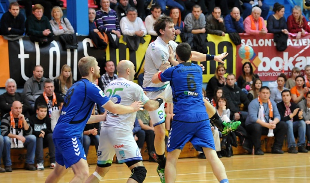 Piłkarze ręczni drużyny GAZ-SYSTEM Pogoń Szczecin zremisowali 31:31 z drużyną Chrobry Głogów w ostatnim w tym roku meczu Superligi. Fot. Łukasz Szełemej [Radio Szczecin] GAZ-SYSTEM remisuje z Chrobrym [ZDJĘCIA]