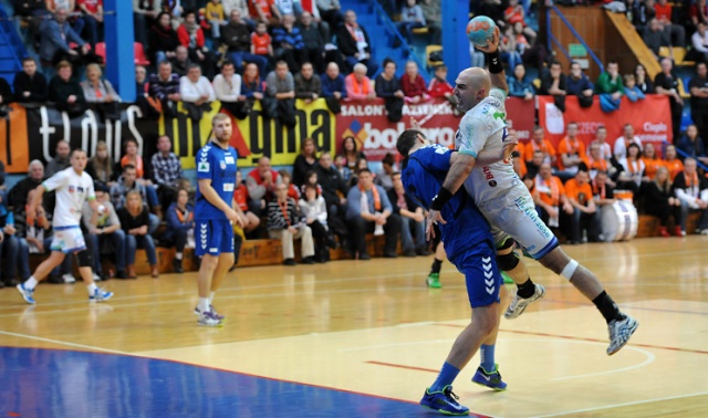 Piłkarze ręczni drużyny GAZ-SYSTEM Pogoń Szczecin zremisowali 31:31 z drużyną Chrobry Głogów w ostatnim w tym roku meczu Superligi. Fot. Łukasz Szełemej [Radio Szczecin] GAZ-SYSTEM remisuje z Chrobrym [ZDJĘCIA]