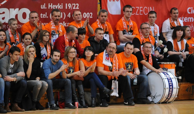 Piłkarze ręczni drużyny GAZ-SYSTEM Pogoń Szczecin zremisowali 31:31 z drużyną Chrobry Głogów w ostatnim w tym roku meczu Superligi. Fot. Łukasz Szełemej [Radio Szczecin] GAZ-SYSTEM remisuje z Chrobrym [ZDJĘCIA]