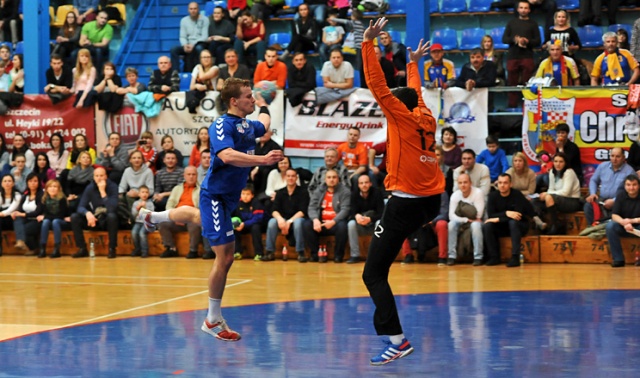 Piłkarze ręczni drużyny GAZ-SYSTEM Pogoń Szczecin zremisowali 31:31 z drużyną Chrobry Głogów w ostatnim w tym roku meczu Superligi. Fot. Łukasz Szełemej [Radio Szczecin] GAZ-SYSTEM remisuje z Chrobrym [ZDJĘCIA]