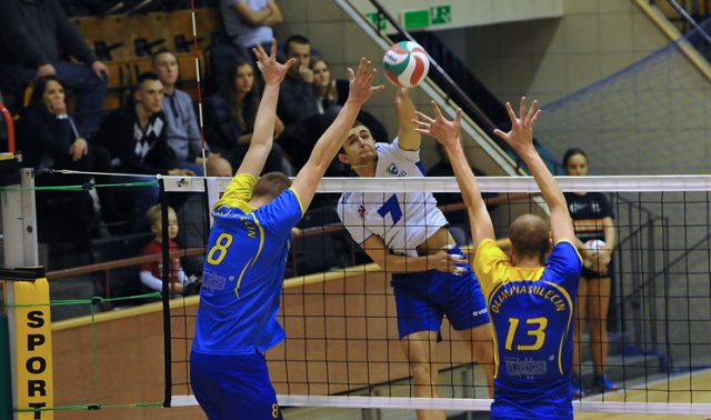 Zajmujący drugie miejsce w tabeli siatkarze Morza Bałtyk przegrali w sobotę z liderem II ligi siatkówki mężczyzn. Fot. Łukasz Szełemej [Radio Szczecin] Lider lepszy od Morza Bałtyk [ZDJĘCIA]