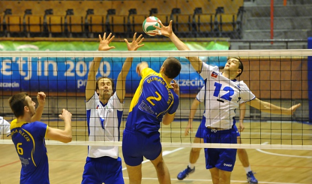 Zajmujący drugie miejsce w tabeli siatkarze Morza Bałtyk przegrali w sobotę z liderem II ligi siatkówki mężczyzn. Fot. Łukasz Szełemej [Radio Szczecin] Lider lepszy od Morza Bałtyk [ZDJĘCIA]