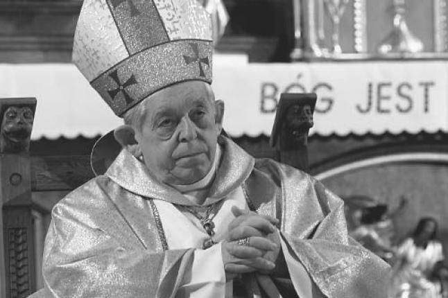 Niedziela jest drugim dniem uroczystości pogrzebowych prymasa Polski, kardynała Józefa Glempa. Fot. Łukasz Szełemej [Radio Szczecin]