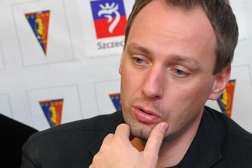 Pogoń Szczecin ma długi wobec zawodników - przyznaje wiceprezes Pogoni Szczecin. Grzegorz Smolny nie chce jednak zdradzić, o jaką kwotę chodzi.