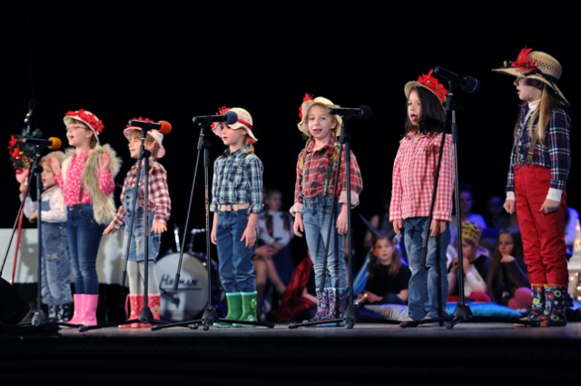 Najpiękniejsze polskie kolędy i pastorałki w wykonaniu dzieci i młodzieży zabrzmiały w hali szczecińskiej Opery na Zamku. Tak się kolęduje. Dzieci zaśpiewały świątecznie [ZDJĘCIA]