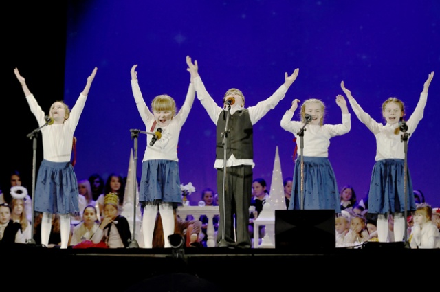 Najpiękniejsze polskie kolędy i pastorałki w wykonaniu dzieci i młodzieży zabrzmiały w hali szczecińskiej Opery na Zamku. Tak się kolęduje. Dzieci zaśpiewały świątecznie [ZDJĘCIA]