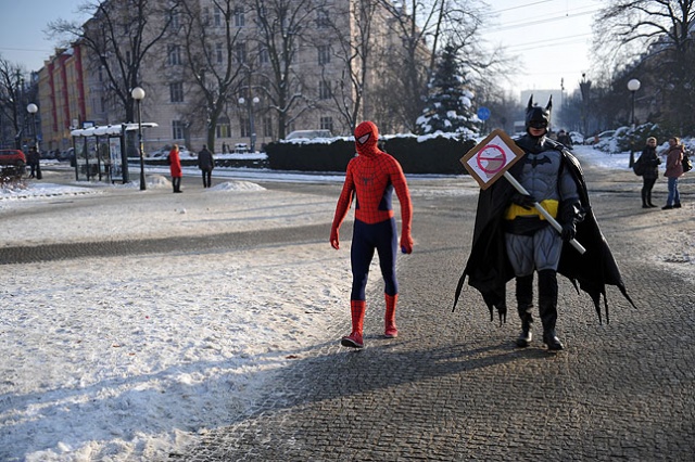 Superbohaterzy na tropie... Fot. Łukasz Szełemej [Radio Szczecin] Batman zaprowadza porządki w Szczecinie. Po psie trzeba sprzątać [ZDJĘCIA]