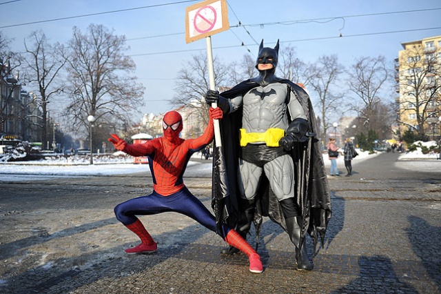 Superbohaterzy na tropie... Fot. Łukasz Szełemej [Radio Szczecin] Batman zaprowadza porządki w Szczecinie. Po psie trzeba sprzątać [ZDJĘCIA]