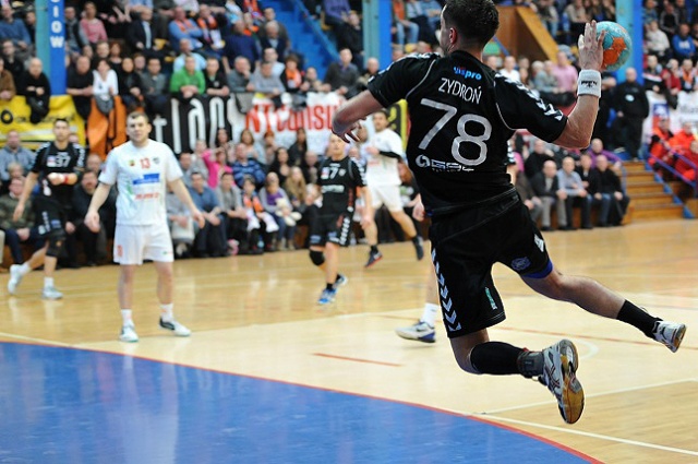 Gaz System Pogoń Szczecin - NMC Powen Handball Zabrze. Fot. Łukasz Szełemej [Radio Szczecin] Szczecińscy szczypiorniści górą! [ZDJĘCIA]
