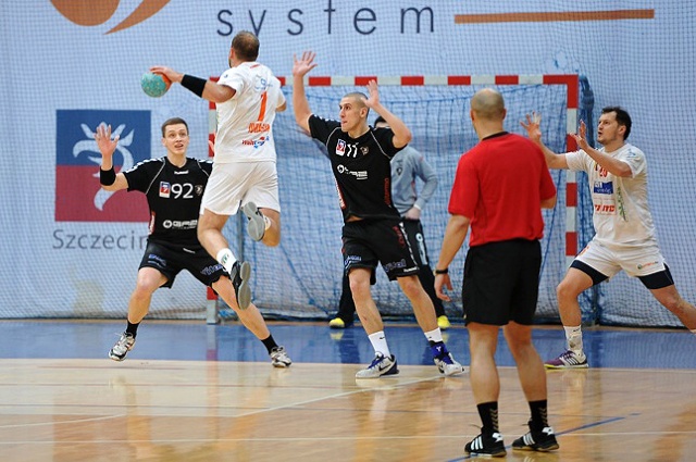 Gaz System Pogoń Szczecin - NMC Powen Handball Zabrze. Fot. Łukasz Szełemej [Radio Szczecin] Szczecińscy szczypiorniści górą! [ZDJĘCIA]