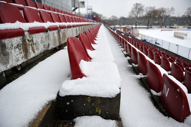 Krzesełka na stadionie w komplecie. Fot. Łukasz Szełemej [Radio Szczecin] Stadion prawie gotowy. Krzesełka w komplecie [ZDJĘCIA]