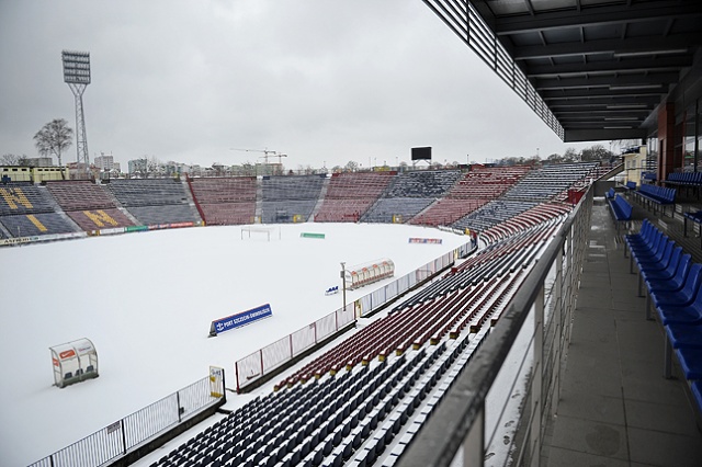 Krzesełka na stadionie w komplecie. Fot. Łukasz Szełemej [Radio Szczecin] Stadion prawie gotowy. Krzesełka w komplecie [ZDJĘCIA]