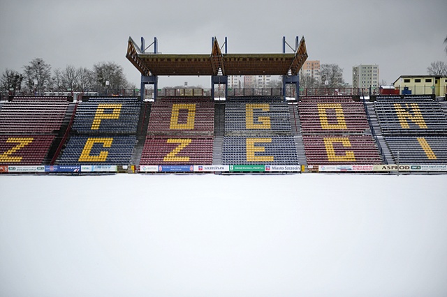 Krzesełka na stadionie w komplecie. Fot. Łukasz Szełemej [Radio Szczecin] Stadion prawie gotowy. Krzesełka w komplecie [ZDJĘCIA]