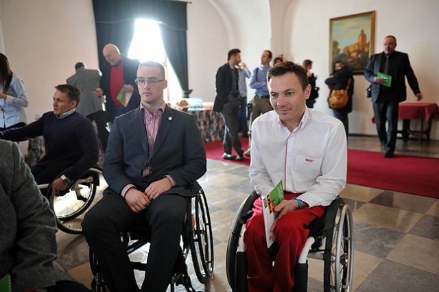 Nagrodzili najlepszych sportowców - fot. Łukasz Szełemej [Radio Szczecin] Marszałek nagrodził naszych sportowców [ZDJĘCIA]