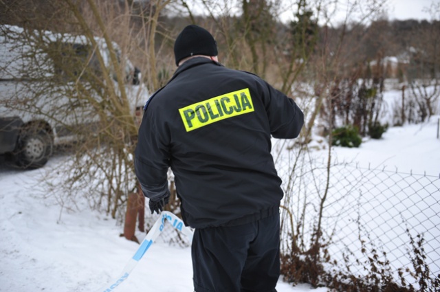 Policja i prokuratura wyjaśniają przyczyny śmierci chłopca na Wyspie Puckiej w Szczecinie. Fot. Łukasz Szełemej [Radio Szczecin] Morderstwo na Wyspie Puckiej? Nie żyje dziecko [NOWE]