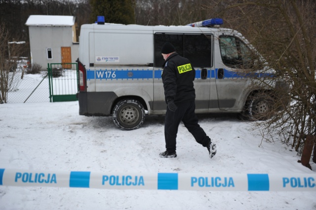 Policja i prokuratura wyjaśniają przyczyny śmierci chłopca na Wyspie Puckiej w Szczecinie. Fot. Łukasz Szełemej [Radio Szczecin] Morderstwo na Wyspie Puckiej? Nie żyje dziecko [NOWE]