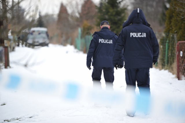 Policja i prokuratura wyjaśniają przyczyny śmierci chłopca na Wyspie Puckiej w Szczecinie. Fot. Łukasz Szełemej [Radio Szczecin] Morderstwo na Wyspie Puckiej? Nie żyje dziecko [NOWE]