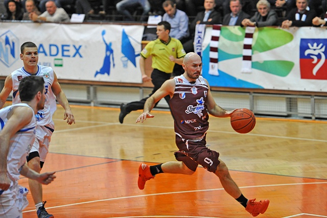 AZS Radex - Spójnia Stargard. Fot. Łukasz Szełemej [Radio Szczecin] Derby pod koszem: Szczecin lepszy od Stargardu [ZDJĘCIA]
