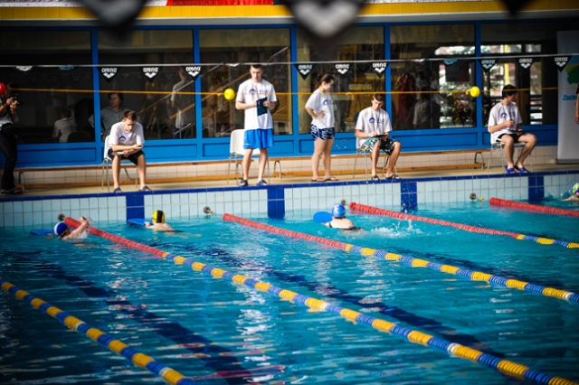 Zawody pływackie sportowców niepełnosprawnych intelektualnie w Szczecinie. Mityng Pływacki: Są dzieci, młodzież i dorośli [ZDJĘCIA]