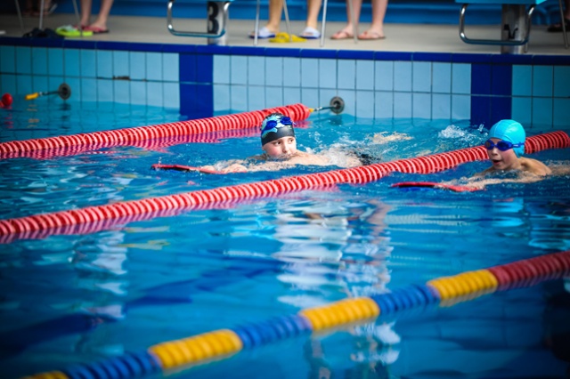 Zawody pływackie sportowców niepełnosprawnych intelektualnie w Szczecinie. Mityng Pływacki: Są dzieci, młodzież i dorośli [ZDJĘCIA]