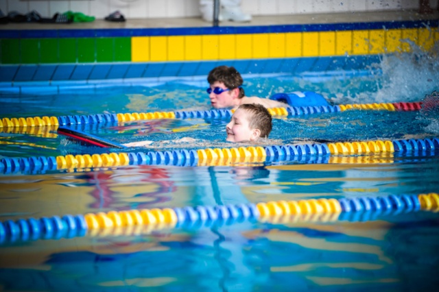 Zawody pływackie sportowców niepełnosprawnych intelektualnie w Szczecinie. Mityng Pływacki: Są dzieci, młodzież i dorośli [ZDJĘCIA]