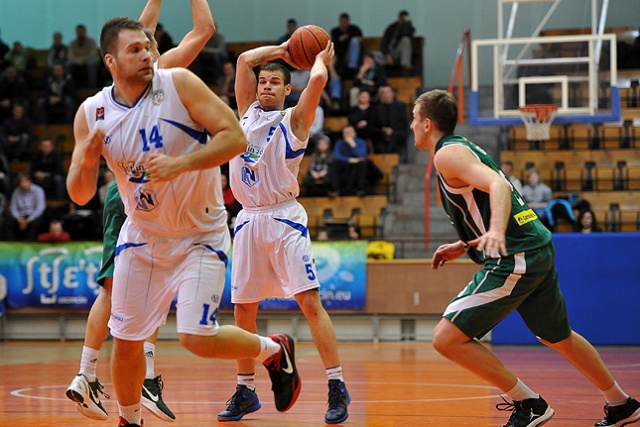 AZS Radex Szczecin - Śląsk Wrocław. Fot. Łukasz Szełemej [Radio Szczecin] Koszykarze AZS-u Radex lepsi od lidera [ZDJĘCIA]