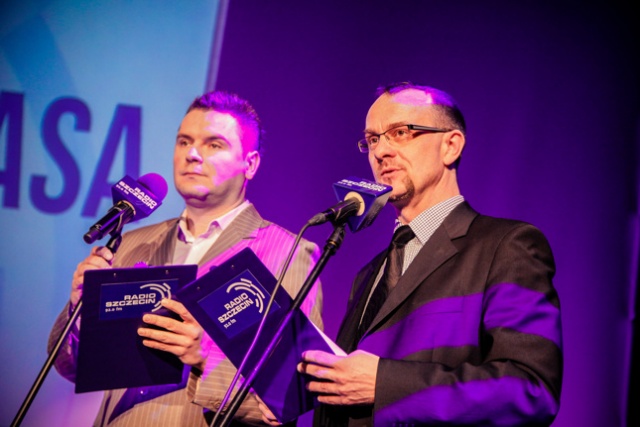 Najlepszym zawodnikiem ekstraklasy został piłkarz Pogoni - Przemysław Pietruszka, a w I lidze zwyciężył bramkarz Floty Świnoujście - Grzegorz Kasprzik. Fot. Paweł Płocharski [Radio Szczecin] Najlepsi piłkarze minionego sezonu wybrani [ZDJĘCIA, WIDEO]