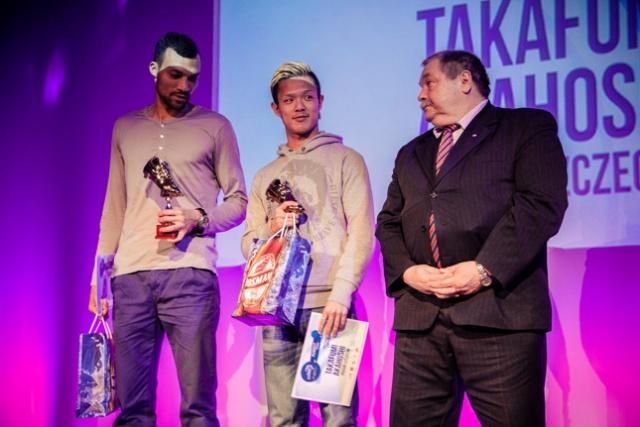 Najlepszym zawodnikiem ekstraklasy został piłkarz Pogoni - Przemysław Pietruszka, a w I lidze zwyciężył bramkarz Floty Świnoujście - Grzegorz Kasprzik. Fot. Paweł Płocharski [Radio Szczecin] Najlepsi piłkarze minionego sezonu wybrani [ZDJĘCIA, WIDEO]