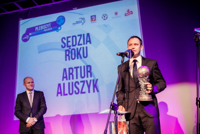 Najlepszym zawodnikiem ekstraklasy został piłkarz Pogoni - Przemysław Pietruszka, a w I lidze zwyciężył bramkarz Floty Świnoujście - Grzegorz Kasprzik. Fot. Paweł Płocharski [Radio Szczecin] Najlepsi piłkarze minionego sezonu wybrani [ZDJĘCIA, WIDEO]