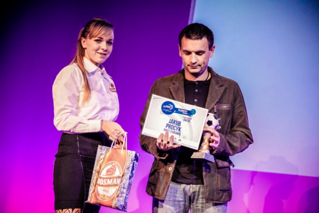 Najlepszym zawodnikiem ekstraklasy został piłkarz Pogoni - Przemysław Pietruszka, a w I lidze zwyciężył bramkarz Floty Świnoujście - Grzegorz Kasprzik. Fot. Paweł Płocharski [Radio Szczecin] Najlepsi piłkarze minionego sezonu wybrani [ZDJĘCIA, WIDEO]