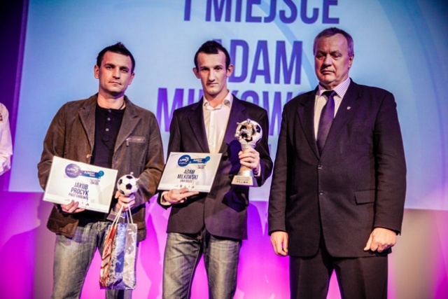 Najlepszym zawodnikiem ekstraklasy został piłkarz Pogoni - Przemysław Pietruszka, a w I lidze zwyciężył bramkarz Floty Świnoujście - Grzegorz Kasprzik. Fot. Paweł Płocharski [Radio Szczecin] Najlepsi piłkarze minionego sezonu wybrani [ZDJĘCIA, WIDEO]