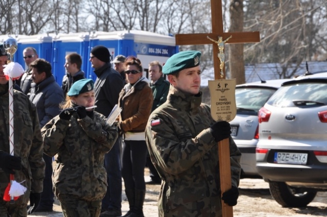 Na cmentarzu w Poroście (gm. Bobolice) pochowano we wtorek sierżanta Pawła Ordyńskiego. Fot. Por. Maciej Zapolski. Pogrzeb żołnierza szczecińskiej "dwunastki"