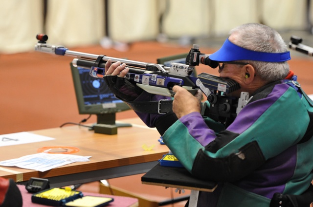 Ponad 130 zawodników z 22 krajów walczy o zwycięstwo w Pucharze Świata w strzelectwie sportowym osób niepełnosprawnych w Szczecinie. Fot. Łukasz Szełemej [Radio Szczecin] Strzały na stadionie [ZDJĘCIA]