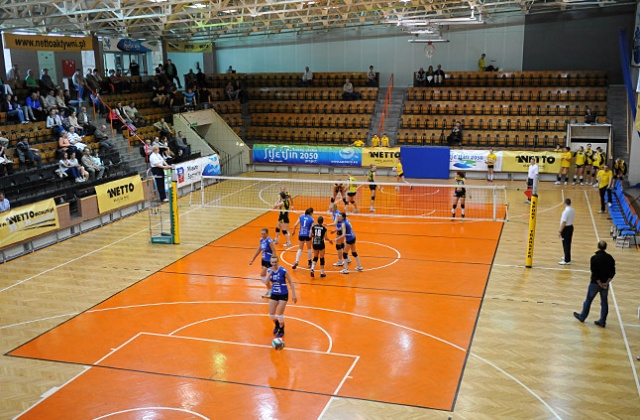 W ostatnim meczu szczecinianki uległy Zawiszy we własnej hali 0:3 w setach do 23, 16 i 21. Fot. Łukasz Szełemej [Radio Szczecin] Siatkarki Piasta przegrały [ZDJĘCIA]