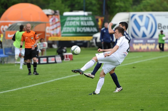 Piłkarze Pogoni Szczecin przegrali w sobotę z ostatnim w tabeli rozgrywek ekstraklasy GKS-em Bełchatów 0:1. Fot. Łukasz Szełemej [Radio Szczecin] Porażka Portowców. Są tuż "nad kreską" [ZDJĘCIA]