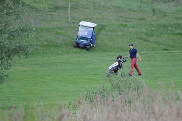 Prawie 50 zawodników z dziewięciu krajów walczy o zwycięstwo w najstarszym zawodowym turnieju golfowym w Polsce. Fot. Łukasz Szełemej [Radio Szczecin] Rozpoczął się najstarszy turniej w Polsce [ZDJĘCIA]
