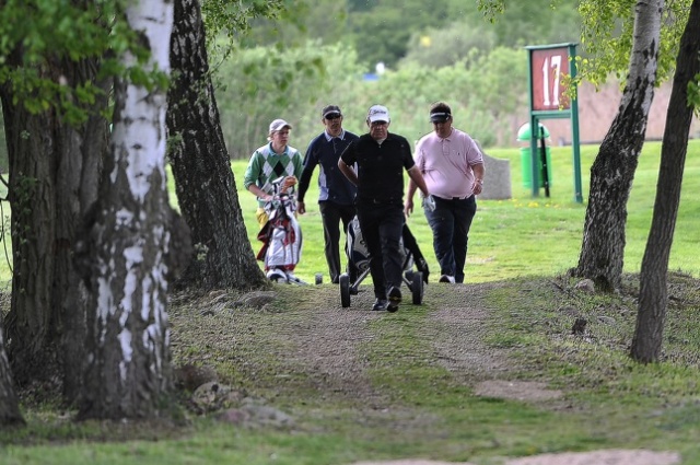 Prawie 50 zawodników z dziewięciu krajów walczy o zwycięstwo w najstarszym zawodowym turnieju golfowym w Polsce. Fot. Łukasz Szełemej [Radio Szczecin] Rozpoczął się najstarszy turniej w Polsce [ZDJĘCIA]
