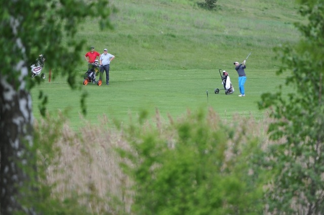 Prawie 50 zawodników z dziewięciu krajów walczy o zwycięstwo w najstarszym zawodowym turnieju golfowym w Polsce. Fot. Łukasz Szełemej [Radio Szczecin] Rozpoczął się najstarszy turniej w Polsce [ZDJĘCIA]
