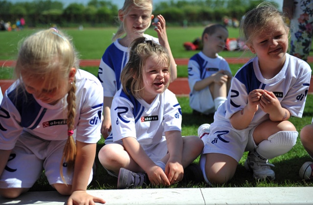 Ponad 600 szczecińskich przedszkolaków wzięło udział w zawodach sportowych. Fot. Łukasz Szełemej [Radio Szczecin] Było jak na prawdziwych igrzyskach [ZDJĘCIA]