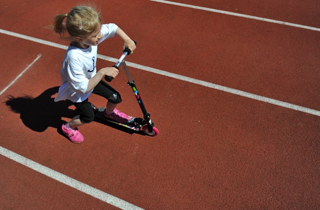 Ponad 600 szczecińskich przedszkolaków wzięło udział w zawodach sportowych. Fot. Łukasz Szełemej [Radio Szczecin] Było jak na prawdziwych igrzyskach [ZDJĘCIA]