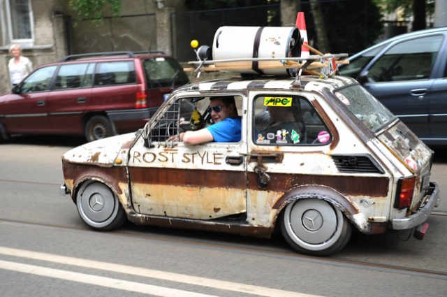 Parada oldtimerów. Fot. Łukasz Szełemej [Radio Szczecin] Zabytkowe pojazdy przejechały ulicami Szczecina [ZDJĘCIA]