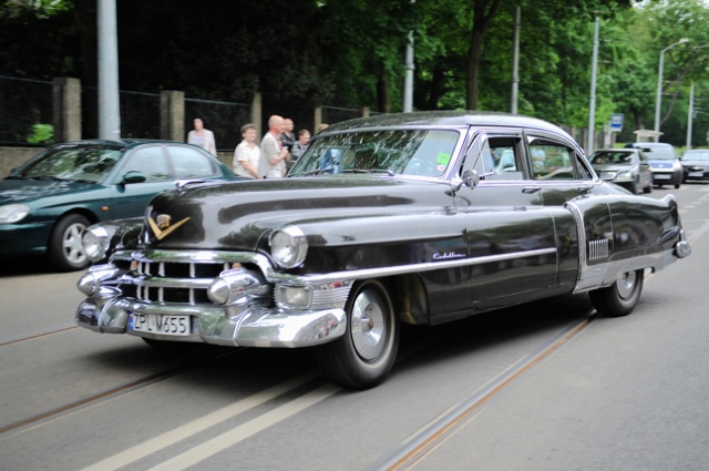 Parada oldtimerów. Fot. Łukasz Szełemej [Radio Szczecin] Zabytkowe pojazdy przejechały ulicami Szczecina [ZDJĘCIA]