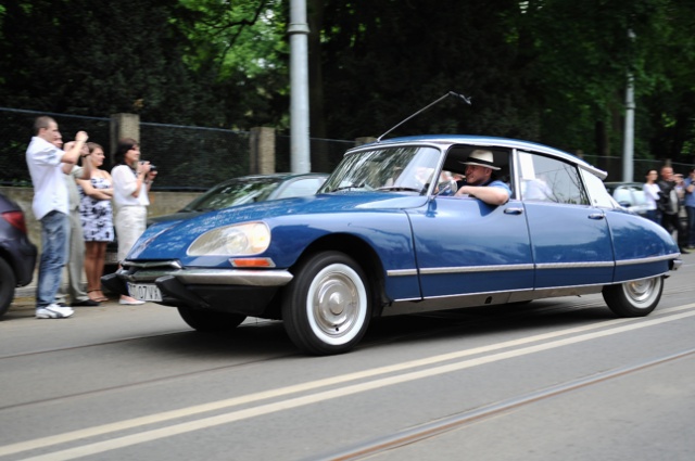 Parada oldtimerów. Fot. Łukasz Szełemej [Radio Szczecin] Zabytkowe pojazdy przejechały ulicami Szczecina [ZDJĘCIA]