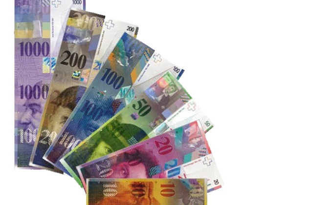 Kurs franka spadł w czwartek do 3,3 zł. Wieczorem jeszcze staniał i teraz jest najniższy od 1,5 roku.